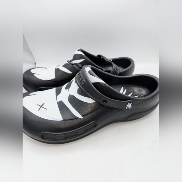 Crocs Unisex Bistro Graphic Black And White Fishbone Clogs - Size M15 / W17 - Picture 15 of 16